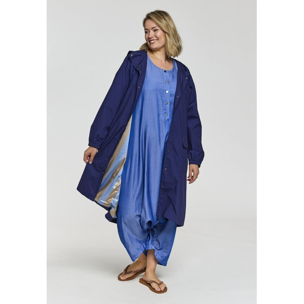 Gozzip Woman GLiss Long Trenchcoat Jacket Navy with light blue/sand lining